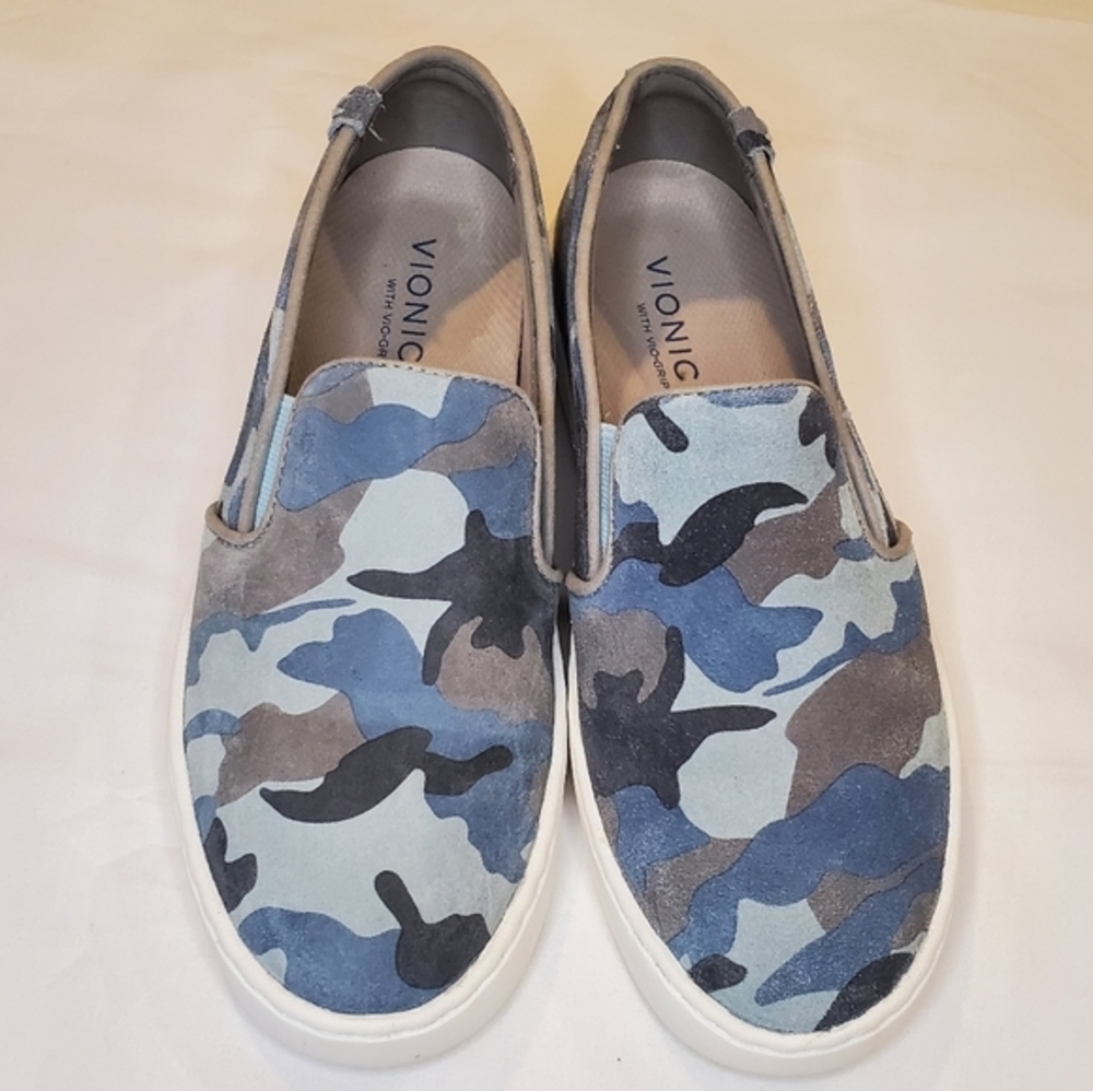 Vionic Avery Camo Slip‎ On Sneakers Size 6.5 Blue Gray Suede